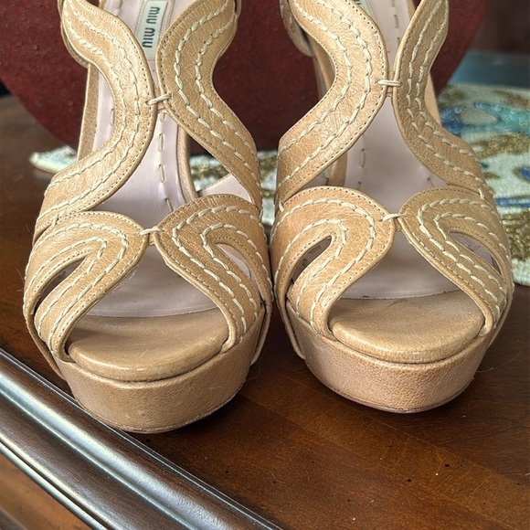 MIU MIU Leather Platform High Heels Neutral Tan Stitched Peep Toe Slingback - Picture 4 of 14